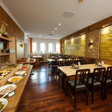 Paulaner Am Dom Hotel 3*